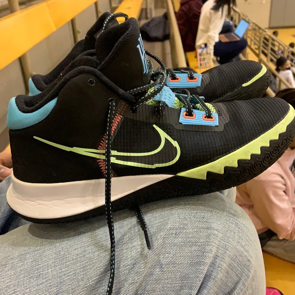 Kyrie Flytraps 4s Black Lime Glow